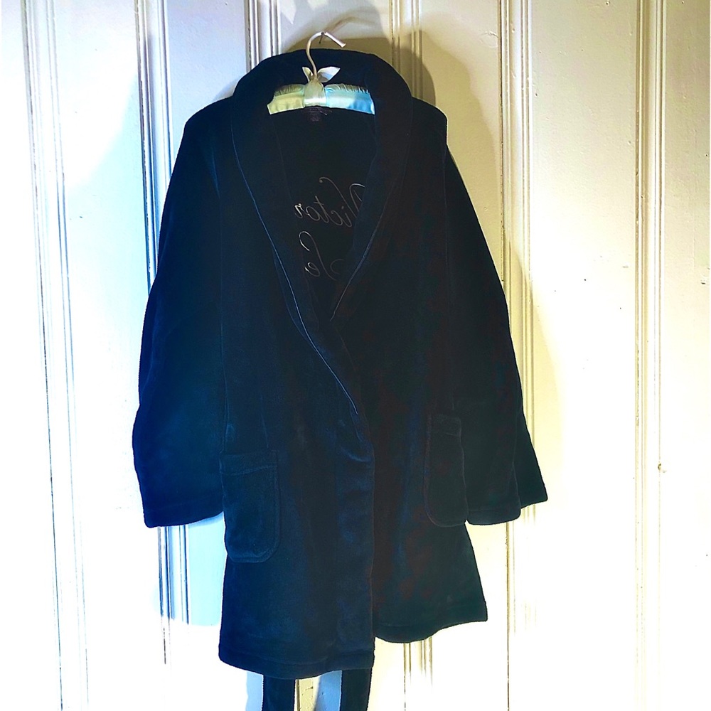 Victoria’s Secret women’s short robe